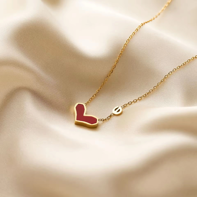 Fashion Gold Chain Necklace with Red Heart Shape Pendant